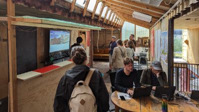 Smart City Alkmaar in actie tijdens de stadslab in de bibliotheek