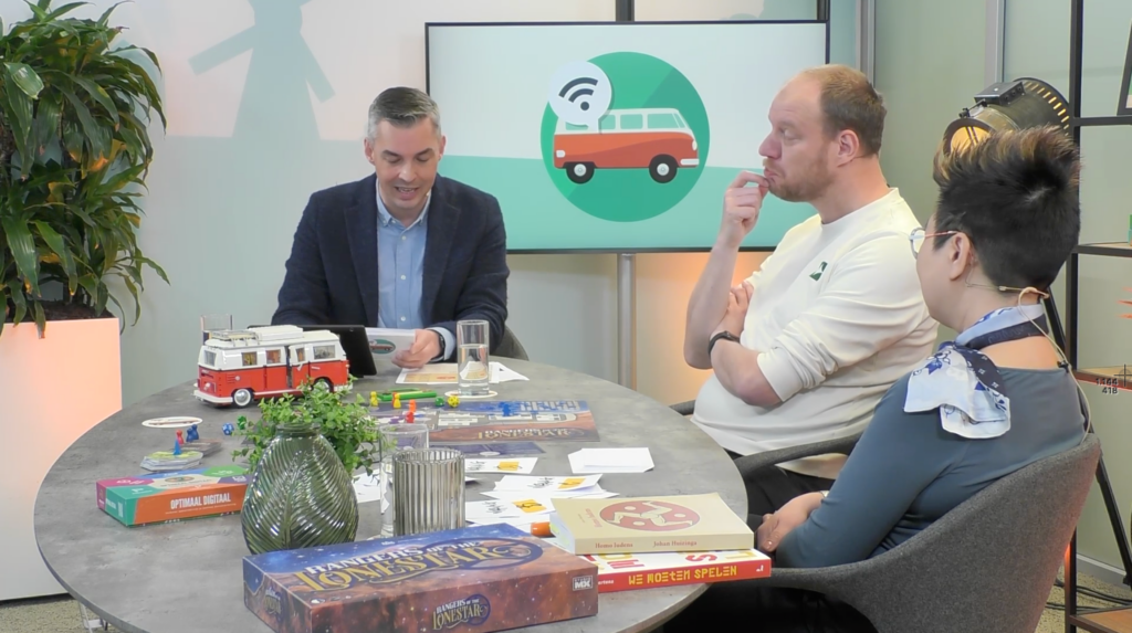 Lodewijk van Noort in gesprek met gasten over serious gaming