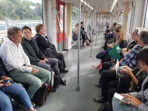 Deelnemers van studiereis 2018 in tram.