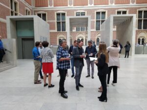 Deelnemers aan studiereis van 2018 in het Rijksmuseum.