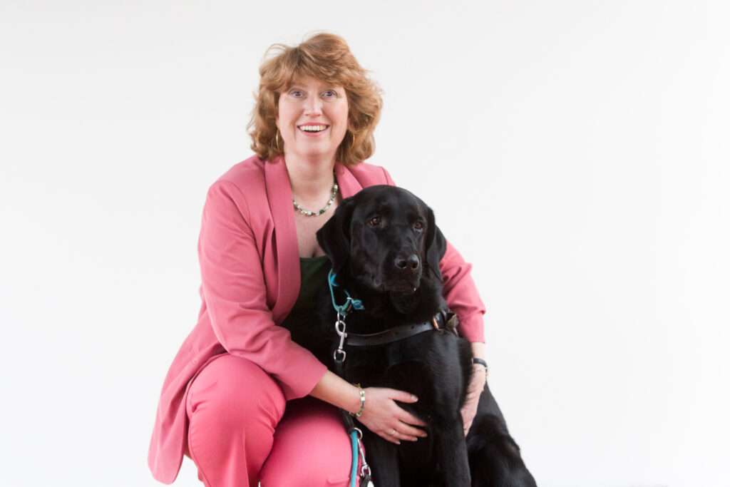 Martine Baadenhuijsen met haar blindegeleidehond Mika
