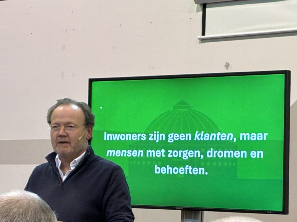 Alexander de Vries tijdens de conferentie van Gebruiker Centraal