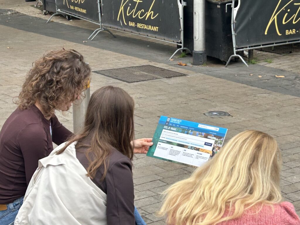 Deelnemers van de werksessie testen met Tilburgers